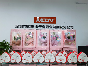 爱在身边 &middot; 情暖三八 |超凡国际电子为所有女职工发放暖心福利